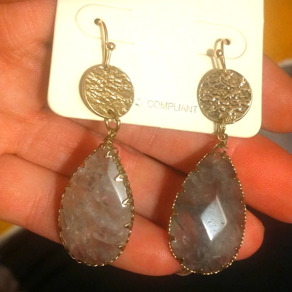 Influence GORGEOUS Grey Blue Diamond Cut Geode Druzy Gold Tone Dangle Earrings - Picture 6 of 10